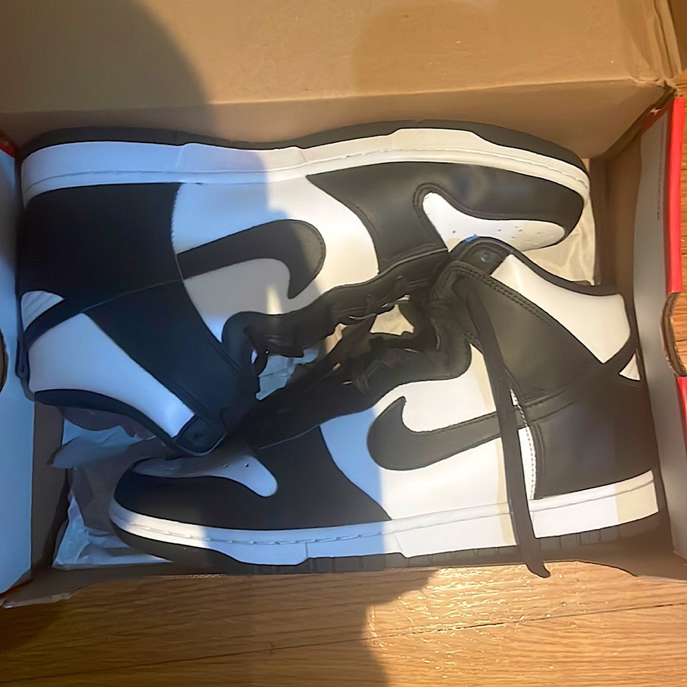 BRAND NEW NIKE DUNKS Hi Retro size 11 PANDA